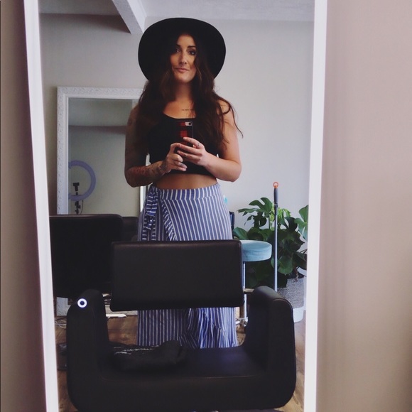 Meet your Posher, Tiffany - Picture 4 of 4